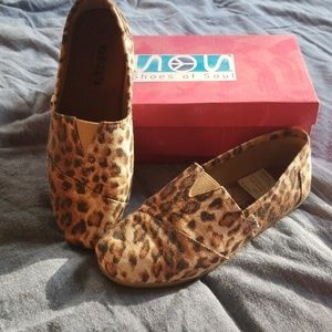 Cheetah print slide on shoes